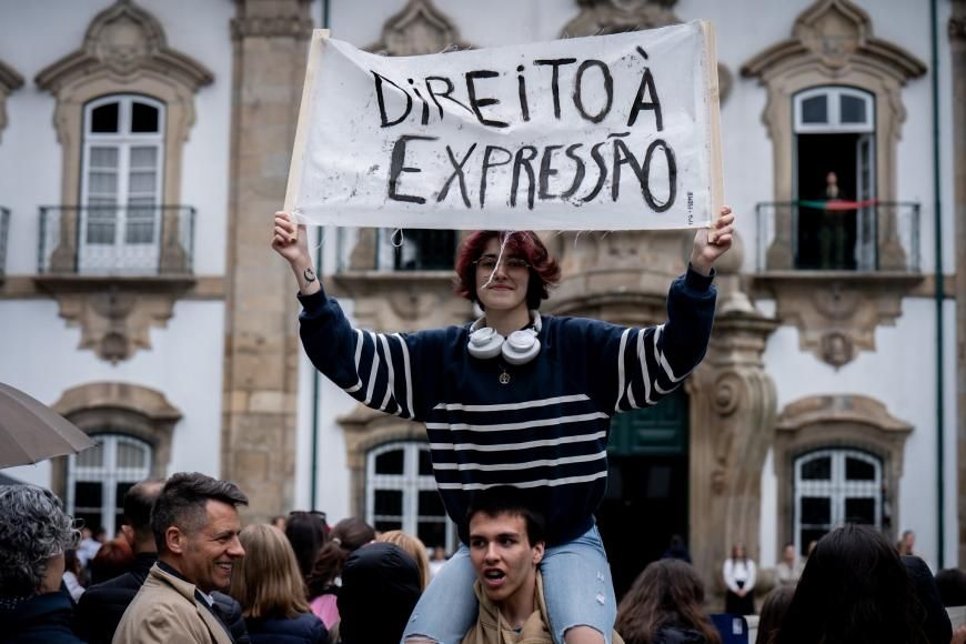 26 de Abril Projeto: Festa da Democracia - Pra&ccedil;a Munic&iacute;pio